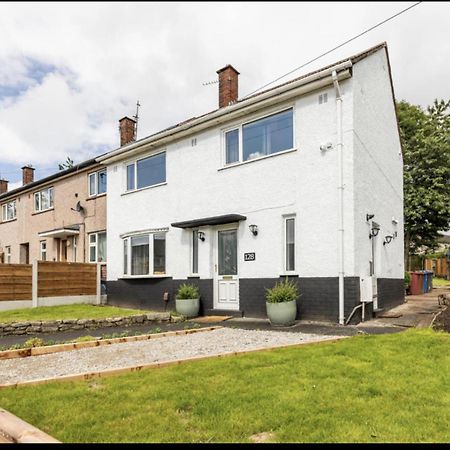 Come & Unwind In Charming 5 Bed House In Blackburn Blackburn  Buitenkant foto